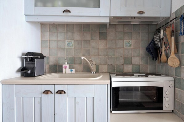 A kitchen with a stove, oven, sink, and cabinets. - Kea Blue Heaven (Kea)