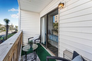Terrace/patio - FREE Tickets-Ocean Dunes Villa | Family-Friendly 2BR Condo – Sleeps 8. (Myrtle Beach)