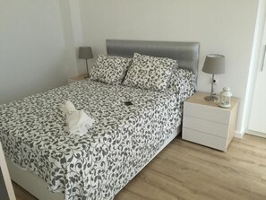 1 chambre, fer et planche Ă repasser, Wi-Fi, draps fournis