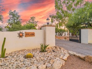 Property grounds - Close to Mt. Lemmon, Large Heated Pool • Solana #2 (Tucson)