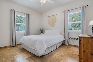 3 bedrooms, iron/ironing board, travel crib, WiFi - Cozy Villa, Family-Friendly Amenities • Solana #2 (Tucson)