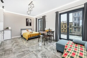 1 chambre, rideaux occultants, fer et planche à repasser