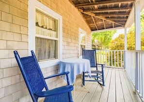 Outdoor dining - Sweet Thing Summary: (Portland)