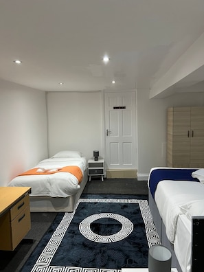 3 quartos, escrivaninha, ferros/tábuas de passar roupa, Wi-Fi