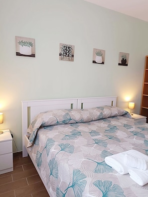 2 habitaciones, escritorio, tabla de planchar con plancha y wifi gratis