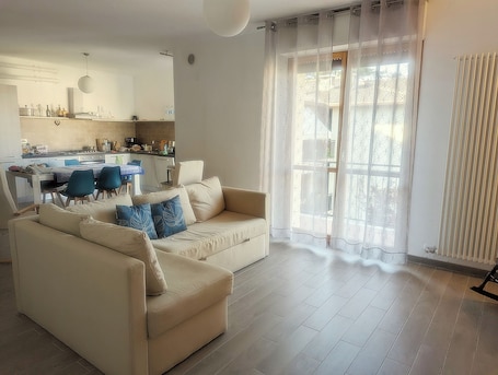 Smart-TV, Computerbildschirme. Cozy apartment near Verona and Garda
