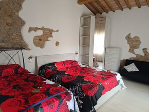 4 bedrooms, desk, iron/ironing board, free WiFi - ReginaSerena,
8/10 persons. NEW
Typical, Ancient Farmhouse, completely restaured (Toscana)