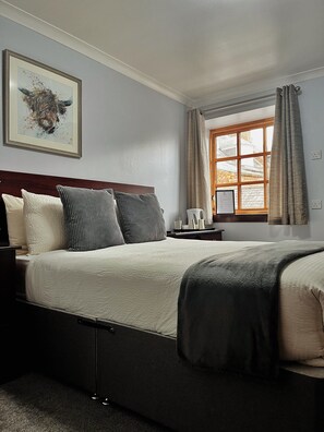 Classic Double Room | Free WiFi, bed sheets - The Stag Hotel (Banchory)