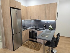Fridge, microwave, oven, stovetop - Σύγχρονο διαμέρισμα στα Πατήσια Κέντρο της Αθήνας! (Athina)