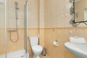 Apartment, 1 Bedroom, Balcony | Bathroom