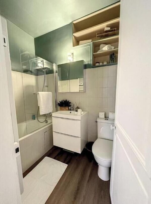 Hair dryer, towels, soap, toilet paper - Mobility lease, nice apartment PARIS Belleville (Paris)