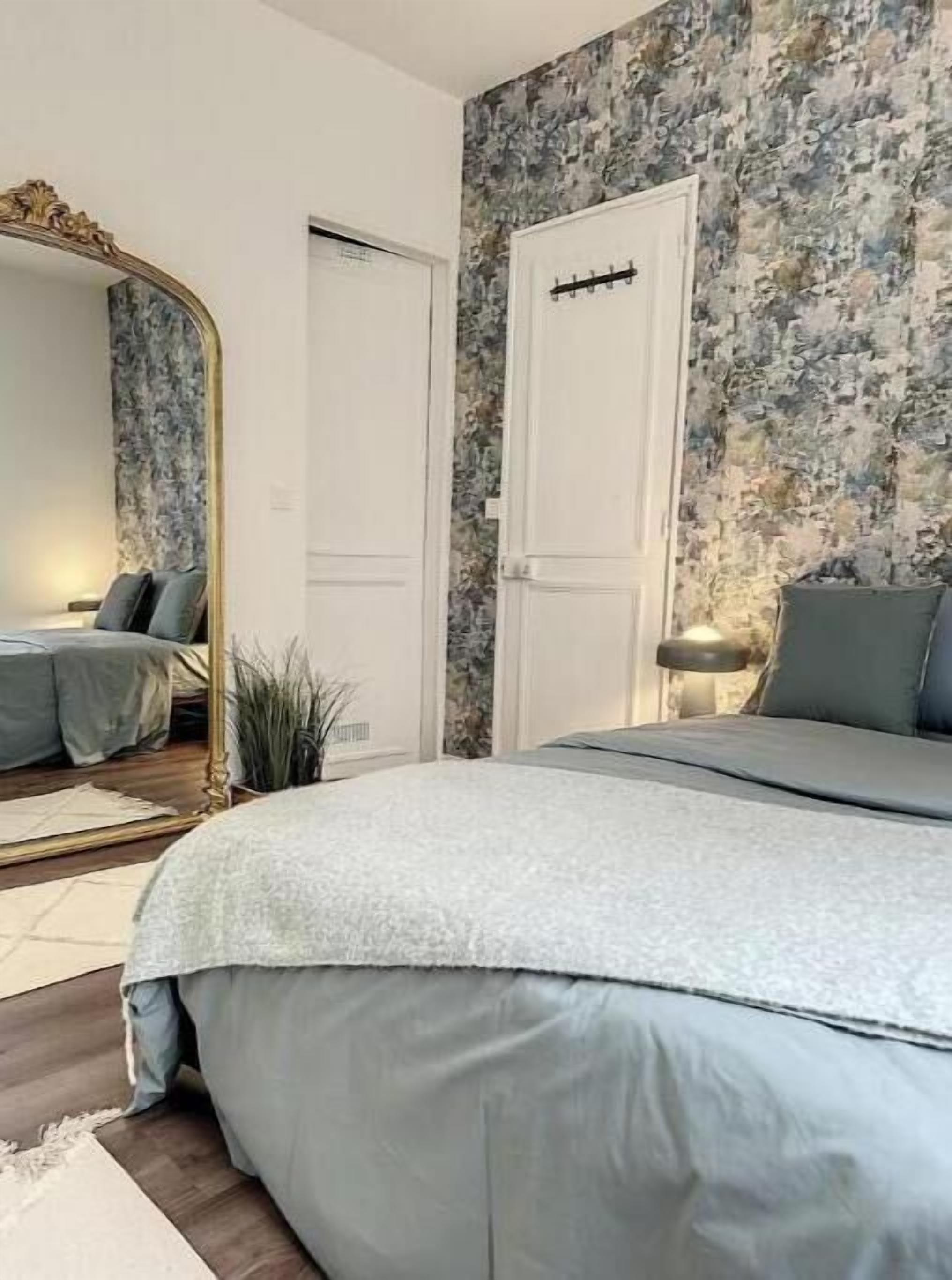 1 غرفة نوم ومكواة/لوح كي وواي فاي وملاءات أسرّة