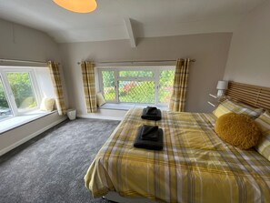 4 habitaciones, tabla de planchar con plancha, wifi y ropa de cama 
