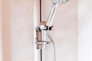Shower, hair dryer, bidet, towels - BB Molina - Green Waterfall (Molina)