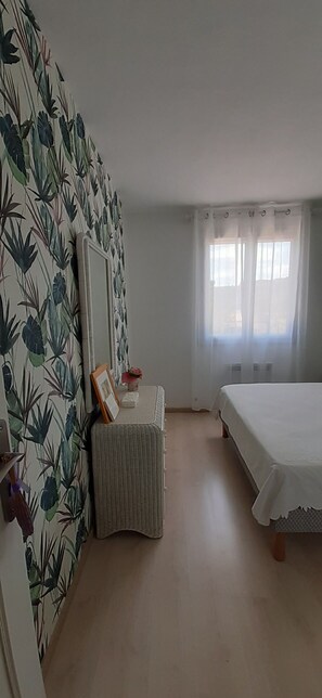 2 bedrooms, iron/ironing board, travel cot, free WiFi - Single-storey house with garden in residential area (Carcassonne)