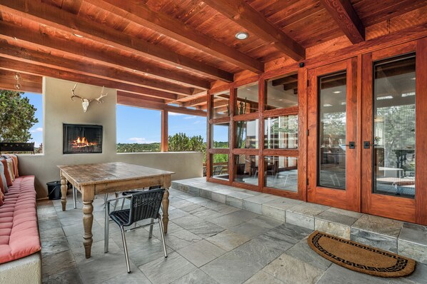 Outdoor dining - Casa Piñones | Stunning Mountain and City Views, just minutes from Downtown (Santa Fe)