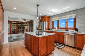 Fridge, microwave, oven, stovetop - Casa Piñones | Stunning Mountain and City Views, just minutes from Downtown (Santa Fe)