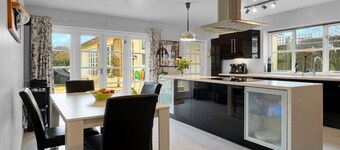 Impressive detached house with hot tub 4.5 miles from Cambridge city centre