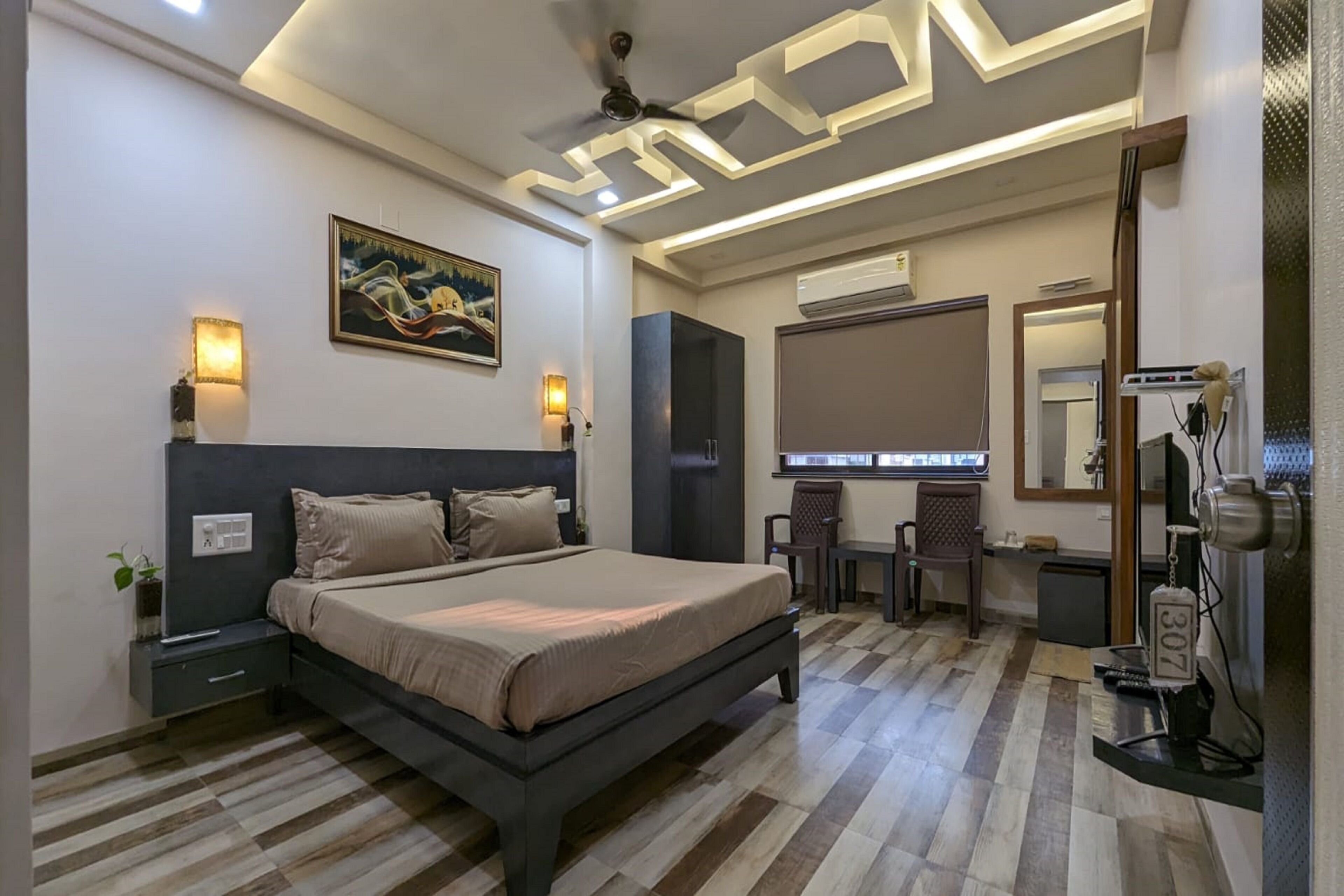 Classic Double Room, City View | Hypo-allergenic bedding, desk, rollaway beds, free WiFi