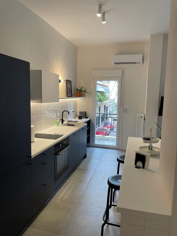 Dishwasher - Central Railway Station Vibe (Athina)