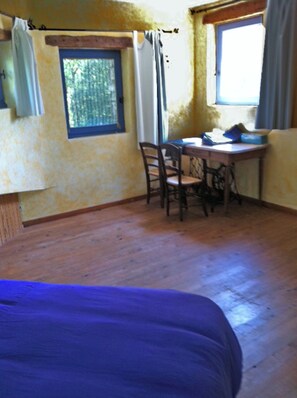 6 bedrooms, iron/ironing board, travel crib, free WiFi - Mas de caractere et de charme, swimming pool, 12/14 persons (Issirac)