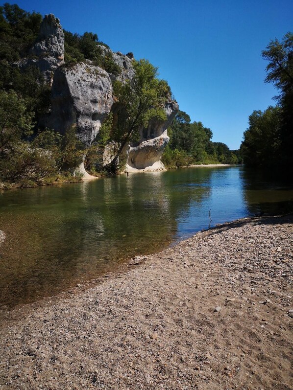Solsenger og strandhåndklær