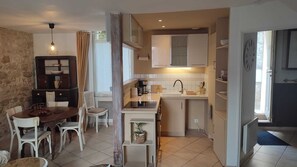Fridge, oven, stovetop, dishwasher - Maison de Ville au Cœur de Conflans (Conflans-Sainte-Honorine)