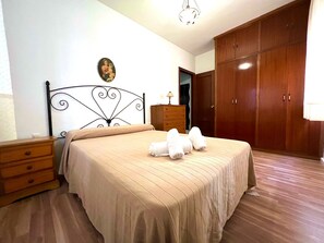 2 bedrooms, iron/ironing board, WiFi, bed sheets - Relax, Sun and Beach (Málaga)