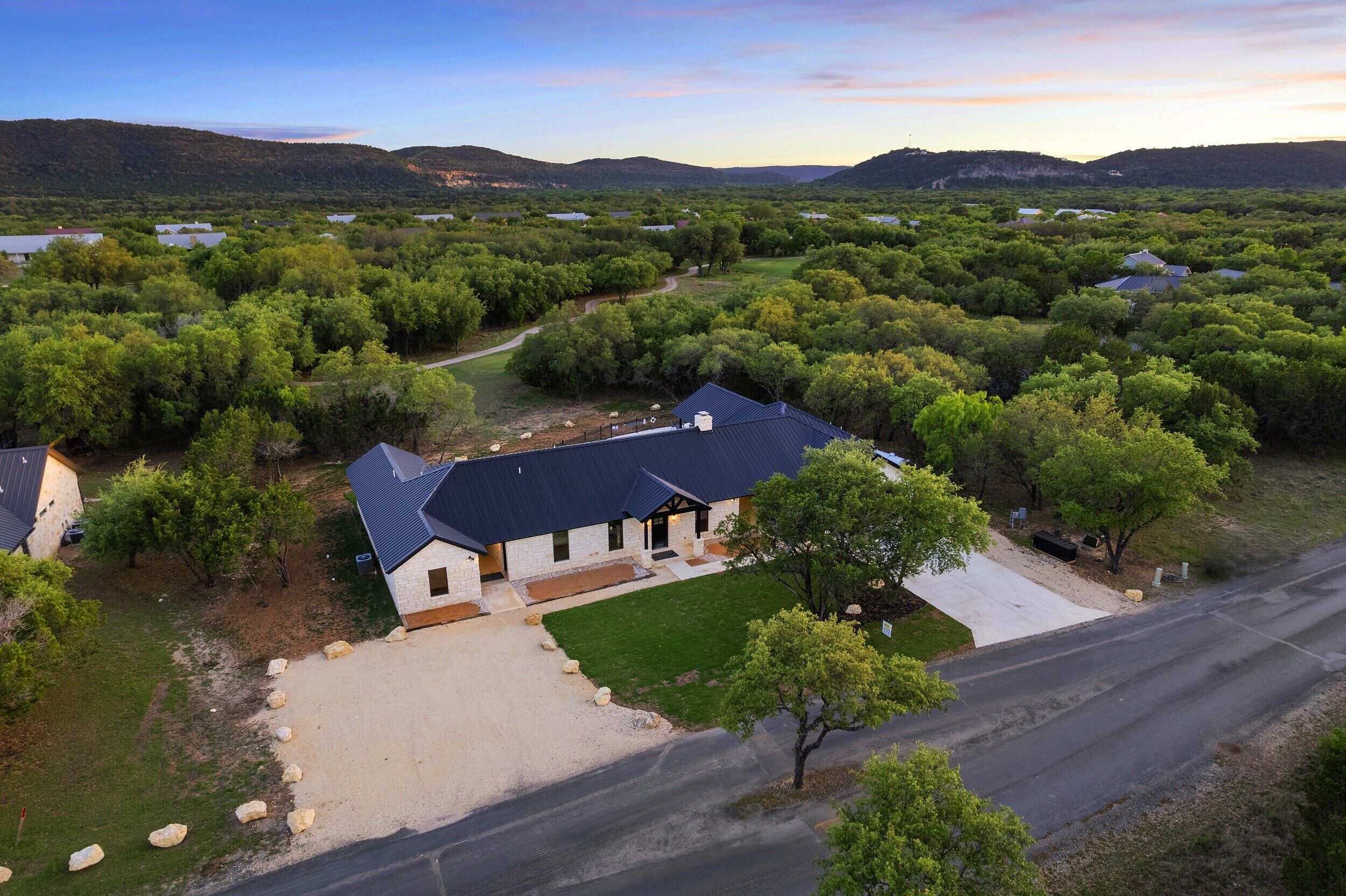 المنشأة من الخارج