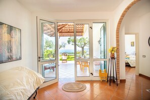 Biệt thự dành cho gia đình, nhiều phòng ngủ, 2 phòng tắm (Villa Maria Luisa vista mare,) | 3 phòng ngủ, khu vực làm việc phù hợp cho laptop 