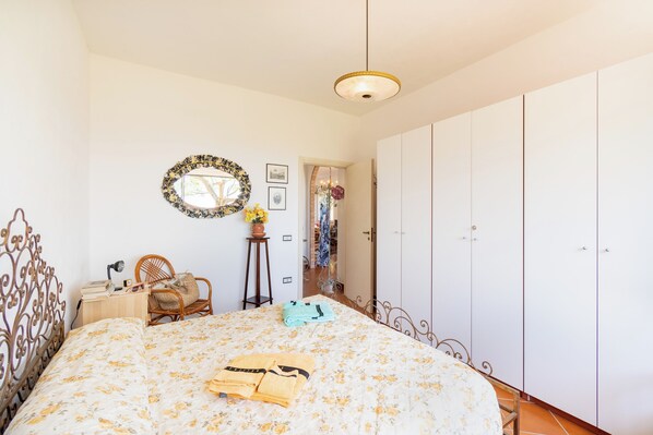 Villa familiar, varias habitaciones, 2 baños (Villa Maria Luisa vista mare,) | 3 habitaciones y espacio para trabajar con laptop 