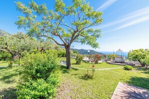 Family Villa, Multiple Bedrooms, 2 Bathrooms (Villa Maria Luisa vista mare,) | Property grounds - Villa Maria Luisa Vista Mare, Palinuro (Centola)