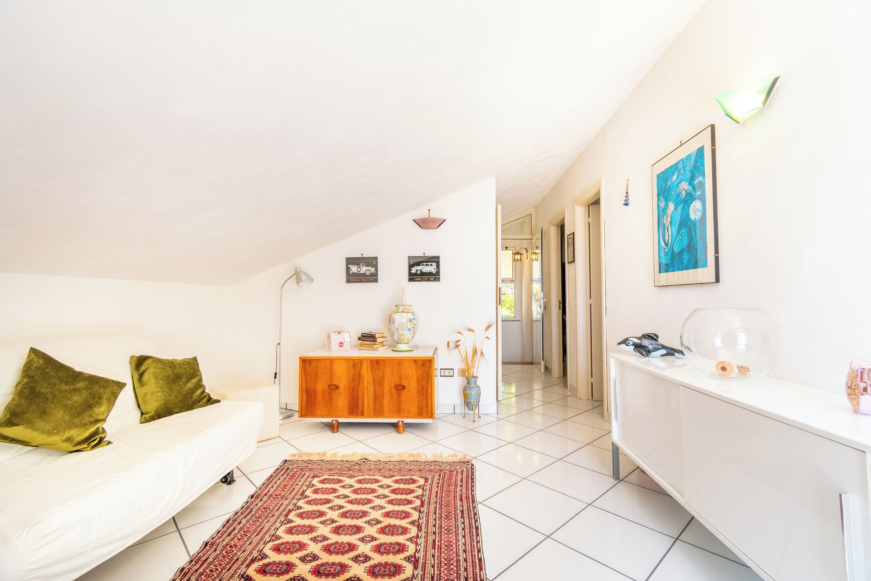 Vila família, vários quartos, 2 banheiros (Villa Maria Luisa vista mare,) | Área de estar | TV, lareira, aparelho de som