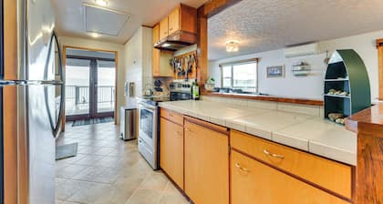 Beachfront Anderson Island Escape: Rainier Views!