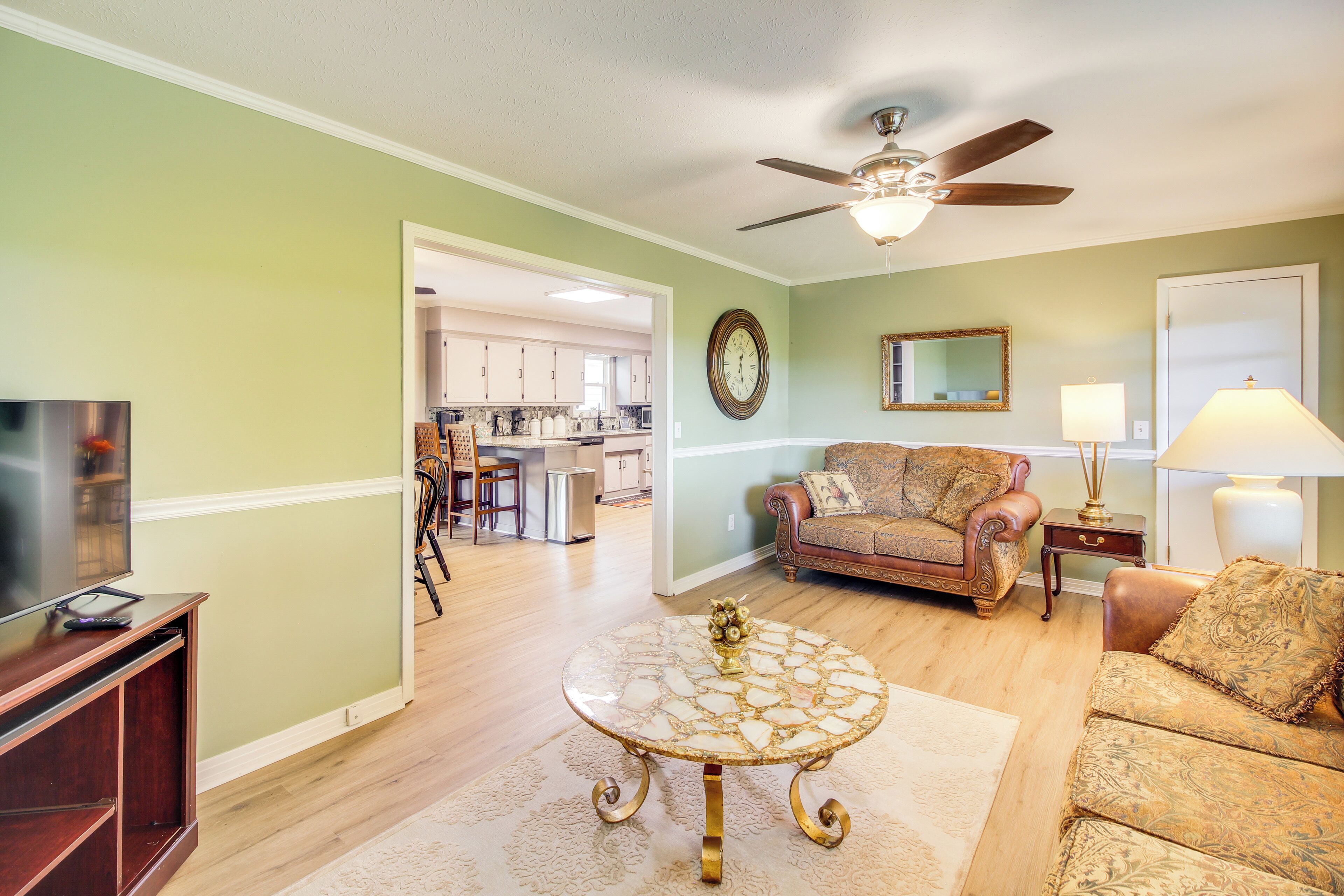 House (3 Bedrooms) | Interior