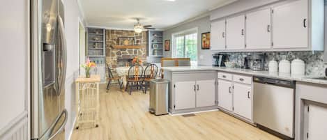 House (3 Bedrooms) | Interior