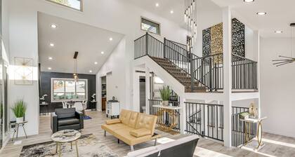 1 Mi to Holmes Lake: Bright & Modern Lincoln Home!