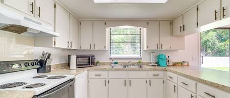 House (3 Bedrooms) | Interior