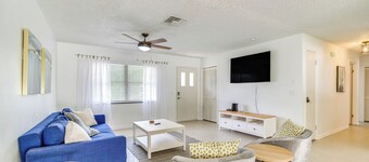 Bright Crystal River Home ~ 2 Mi to State Parks!