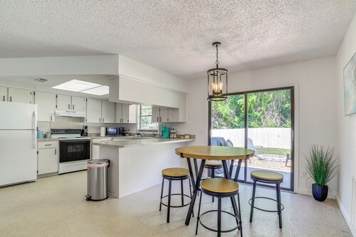 2 Mi to State Parks! Crystal River Home w/ Yard