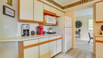 House (3 Bedrooms) | Private kitchen | Microwave, oven, stovetop, dishwasher