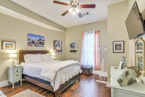 House (3 Bedrooms) | Interior - 1/2 Mi to Seawall! Family Home w/ Furnished Patio (Galveston)