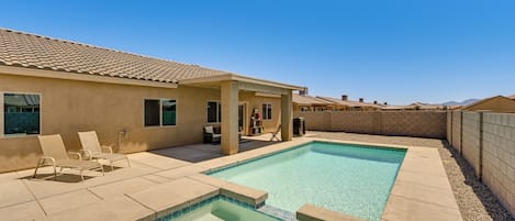 Rumah (4 Bedrooms) | Bagian depan properti