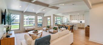 Lakefront Granbury Home w/ Patio, Fire Pit & Dock!