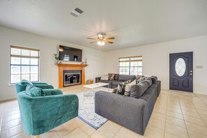 House (3 Bedrooms) | Interior