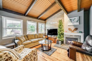 Apartment (3 Bedrooms) | Front of property - Cortland Townhome - Walk to Greek Peak Mtn Resort! (Cortland)