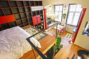 1 quarto, cofres nos quartos, escrivaninha