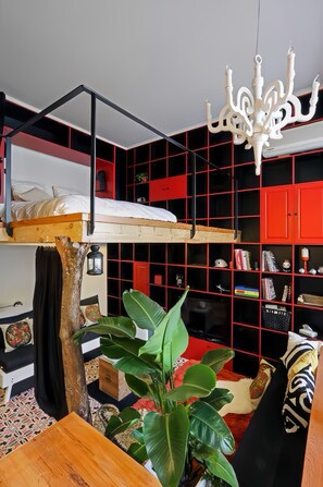 1 bedroom, in-room safe, desk, iron/ironing board