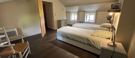 2 bedrooms, desk, iron/ironing board, free WiFi