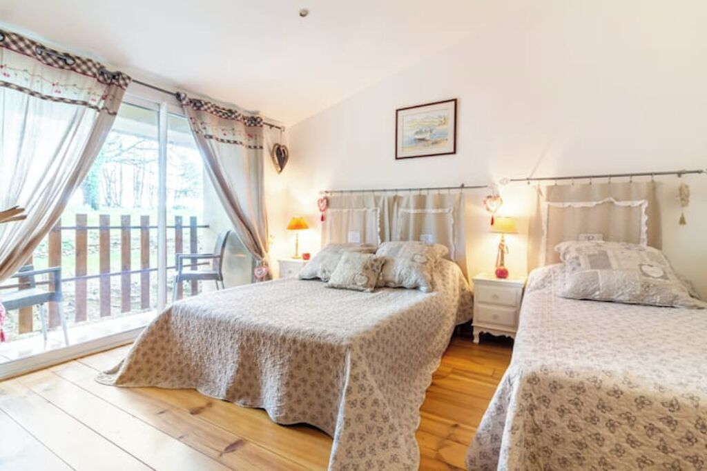 2 chambres, fer et planche à repasser, accès à Internet